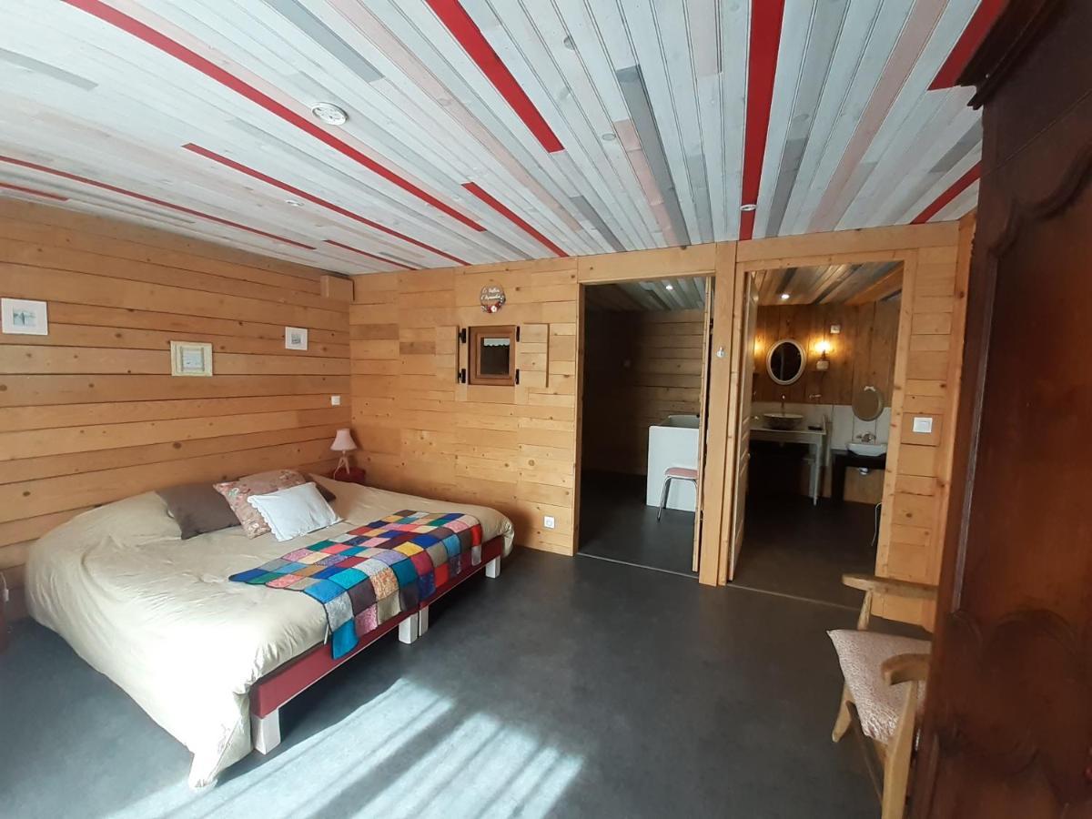 Le Vallon d'Armandine, gîte écologique Auvergne Saint-Hilaire  Extérieur photo