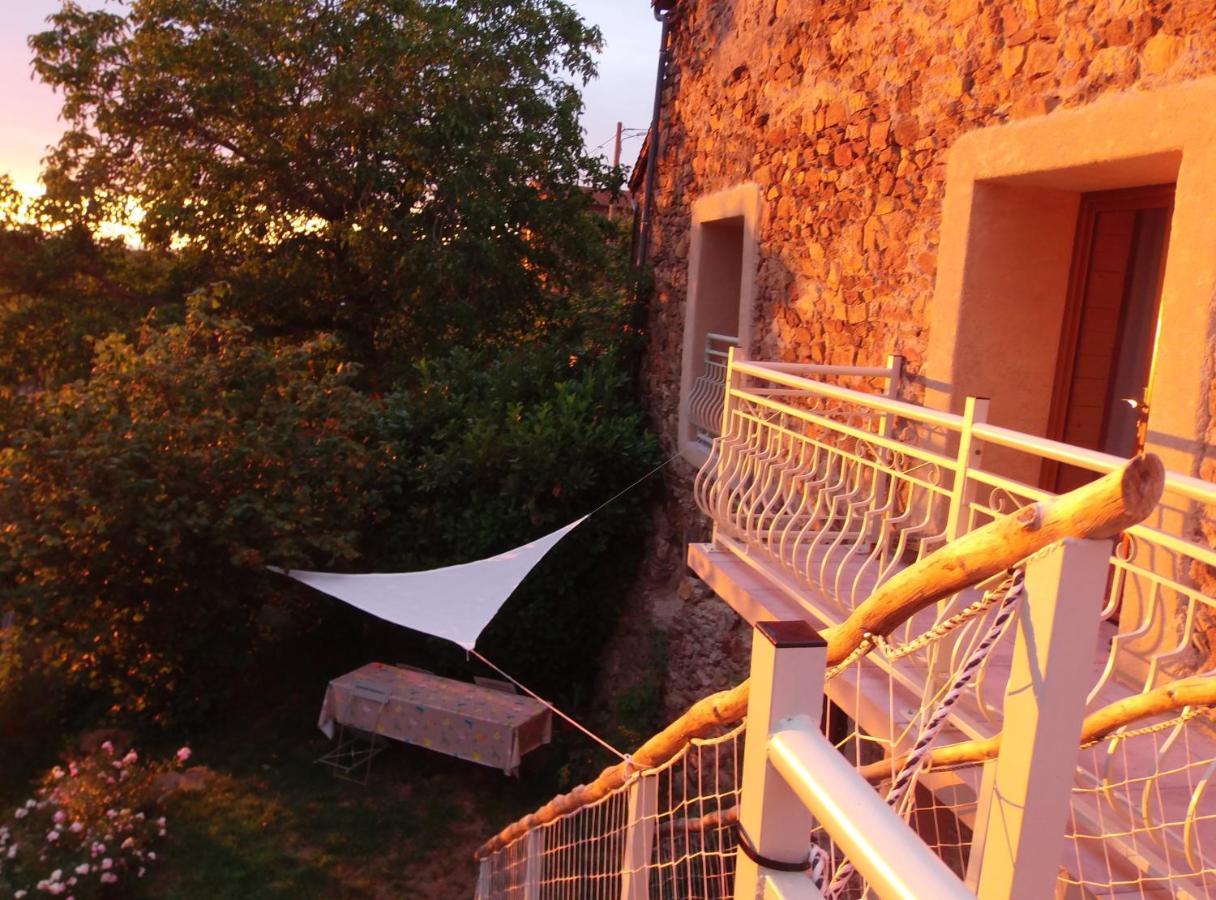 Le Vallon d'Armandine, gîte écologique Auvergne Saint-Hilaire  Extérieur photo